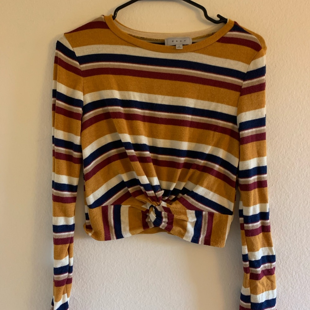 Long-sleeved crop top shirt
